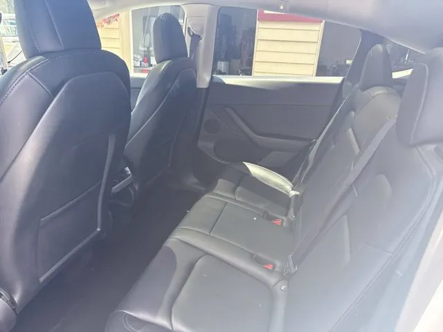 Tesla Model Y photo 13