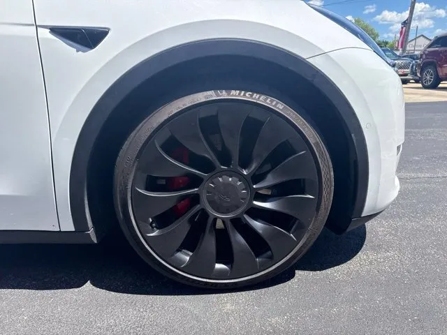 Tesla Model Y photo 21