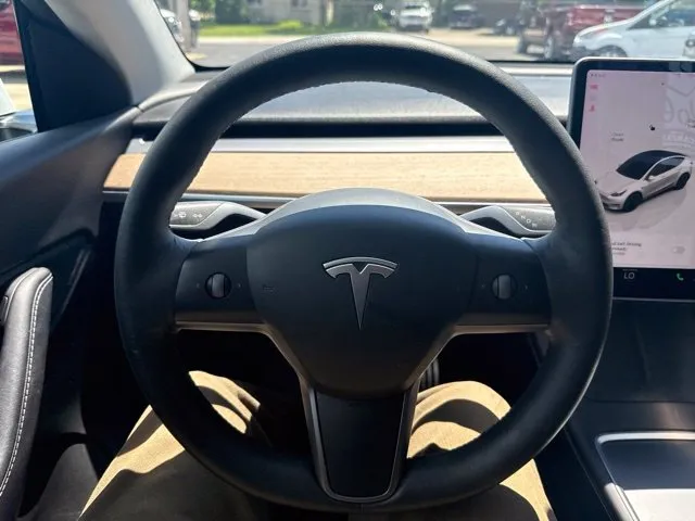 Tesla Model Y photo 23