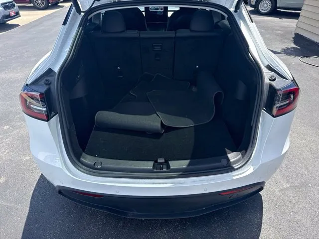 Tesla Model Y photo 15