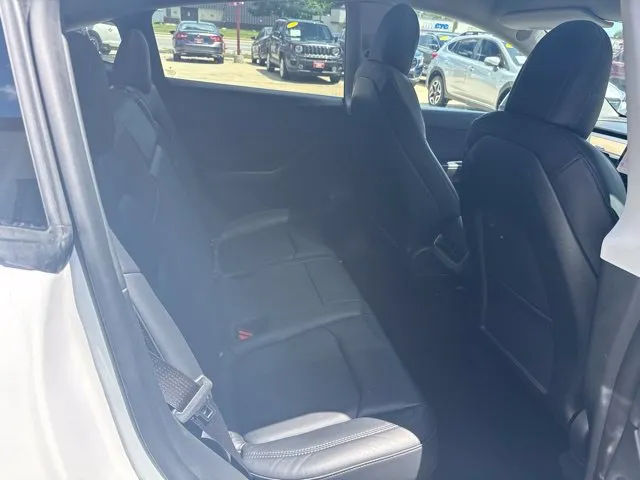 Tesla Model Y photo 18