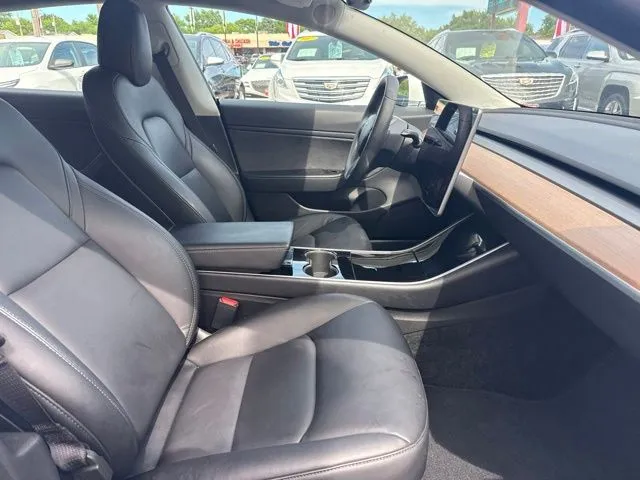 Tesla Model 3 photo 20