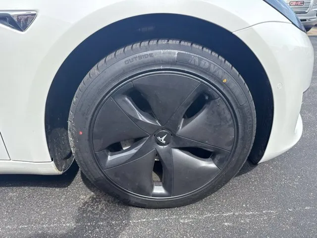 Tesla Model 3 photo 22