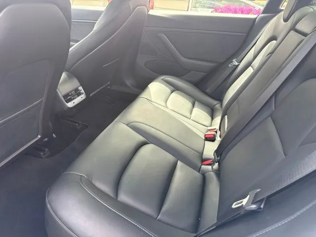 Tesla Model 3 photo 14