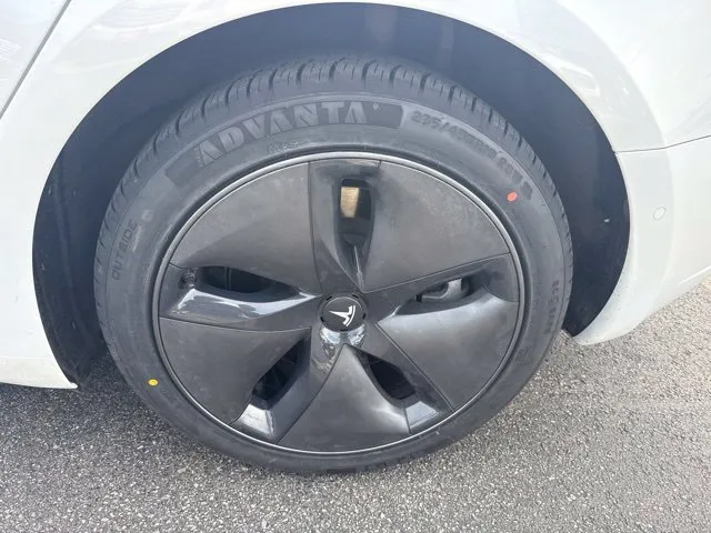 Tesla Model 3 photo 15
