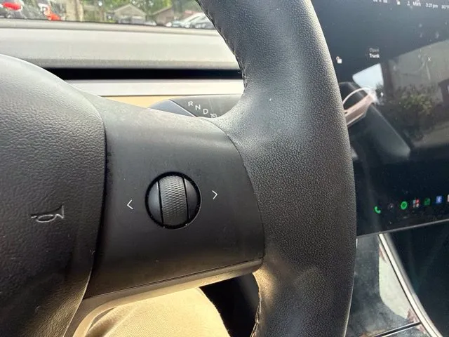Tesla Model 3 photo 26