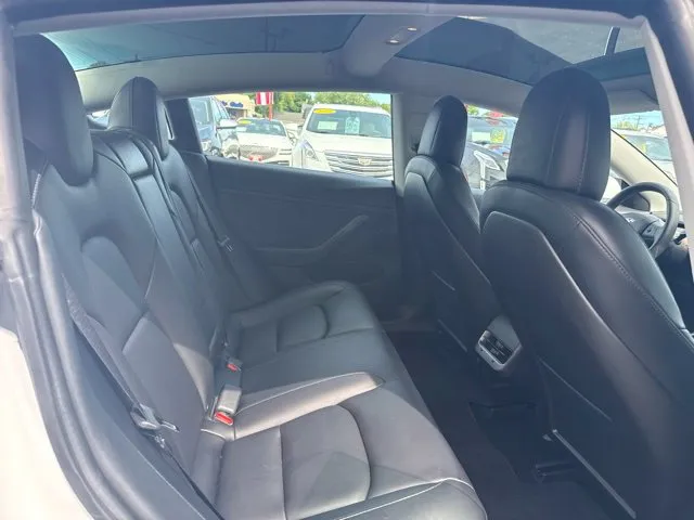 Tesla Model 3 photo 18