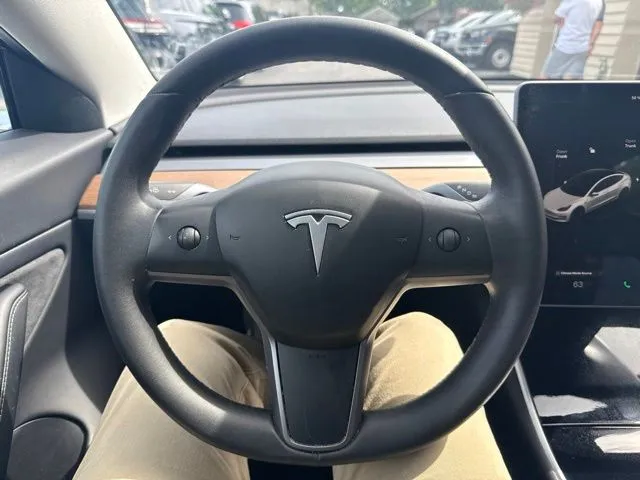 Tesla Model 3 photo 24