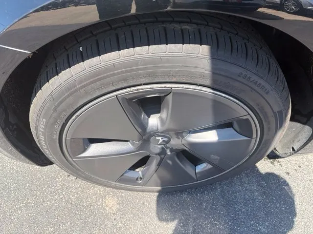 Tesla Model 3 photo 9
