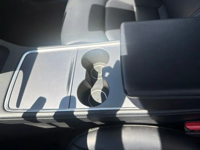 Tesla Model 3 photo 16