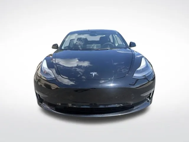 Tesla Model 3 photo 8