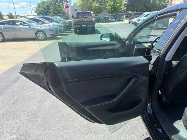 Tesla Model 3 photo 21