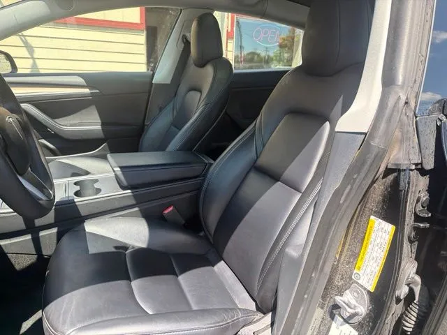 Tesla Model 3 photo 17