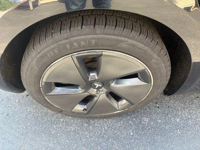 Tesla Model 3 photo 11