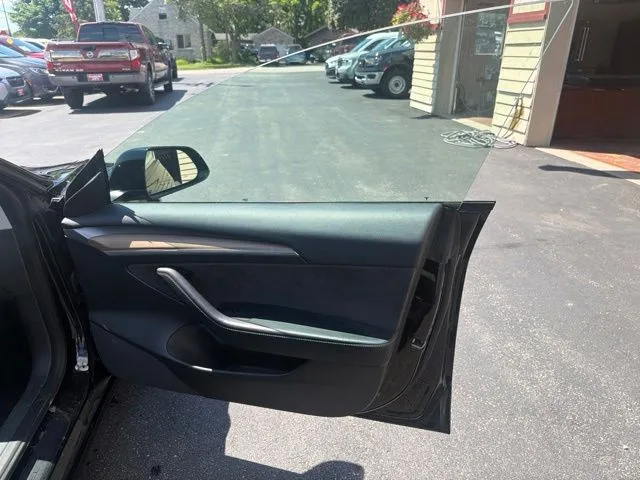 Tesla Model 3 photo 26