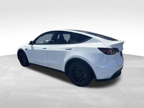 More photos of 2024 Tesla Model Y Long Range at Diamond Jim's Motor Cars, WI