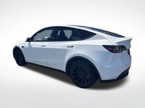 More photos of 2024 Tesla Model Y Long Range at Diamond Jim's Motor Cars, WI
