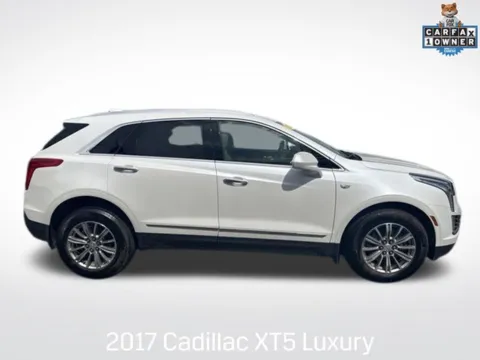 White 2017 Cadillac XT5 Luxury for sale in Milwaukee, WI
