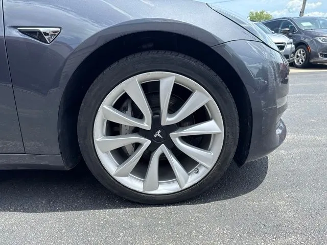 Tesla Model 3 photo 25