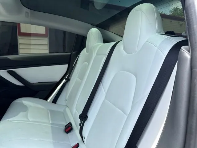 Tesla Model 3 photo 16