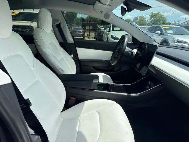 Tesla Model 3 photo 23