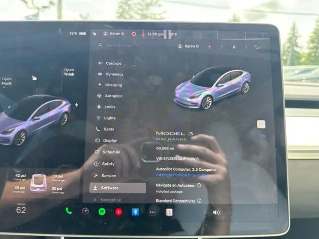 Tesla Model 3 photo 33