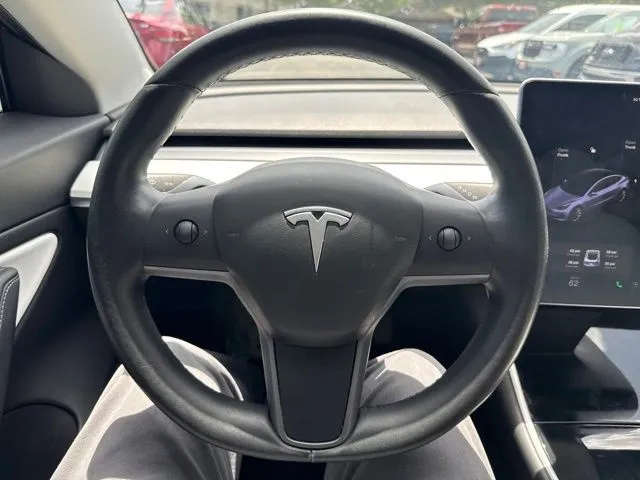 Tesla Model 3 photo 27