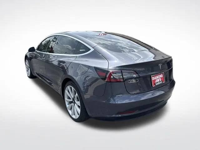 Tesla Model 3 photo 8