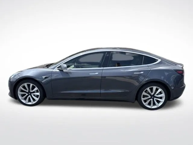 Tesla Model 3 photo 9