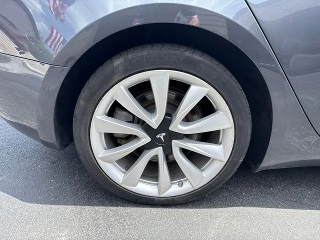 Tesla Model 3 photo 20