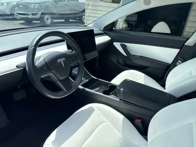 Tesla Model 3 photo 14