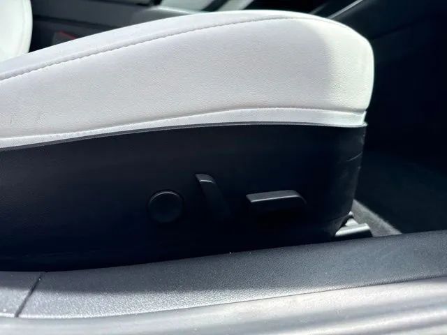 Tesla Model 3 photo 24