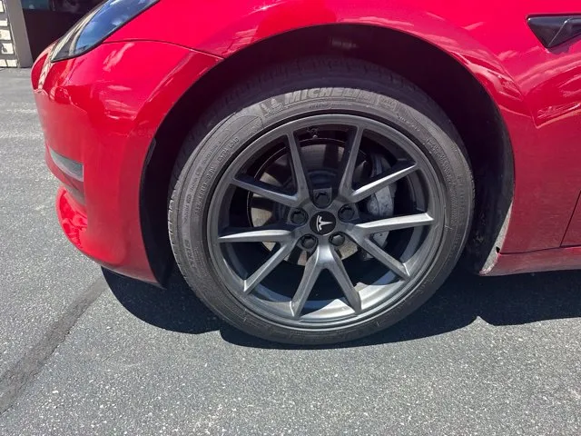 Tesla Model 3 photo 9