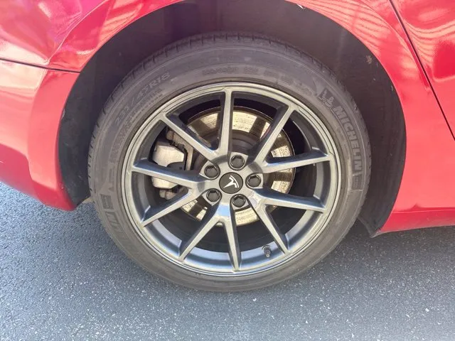 Tesla Model 3 photo 18