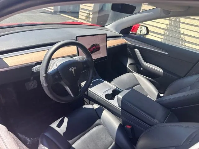 Tesla Model 3 photo 11
