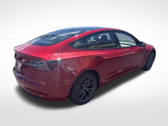 Tesla Model 3 photo 3