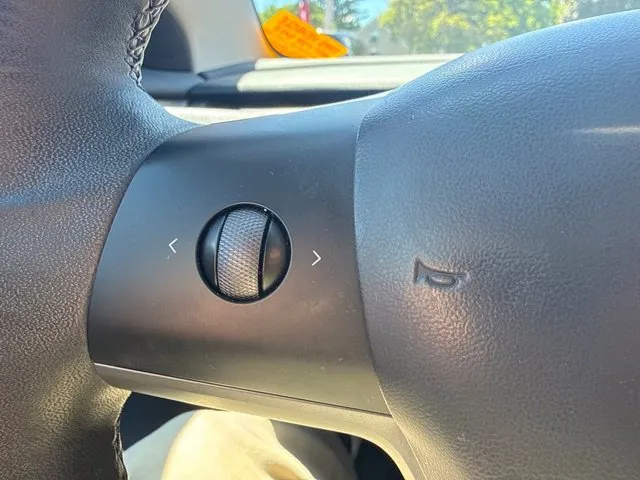 Tesla Model 3 photo 26