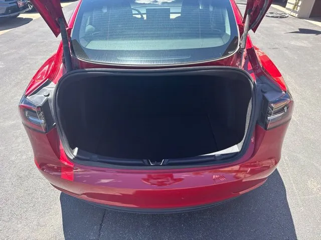 Tesla Model 3 photo 16
