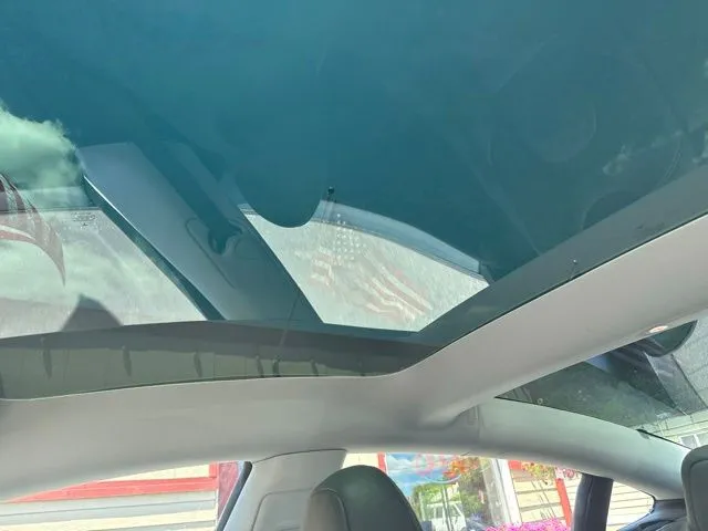Tesla Model 3 photo 32