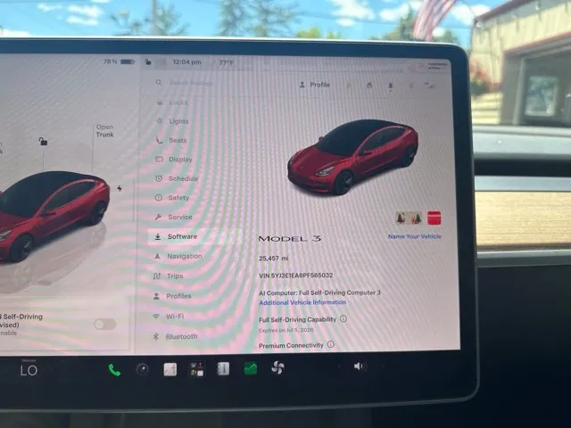 Tesla Model 3 photo 30