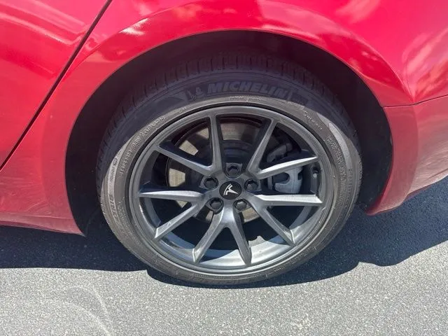 Tesla Model 3 photo 15
