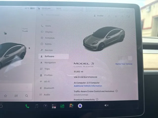 Tesla Model 3 photo 29