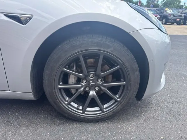 Tesla Model 3 photo 22
