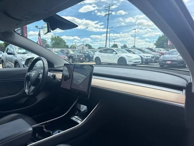 Tesla Model 3 photo 19