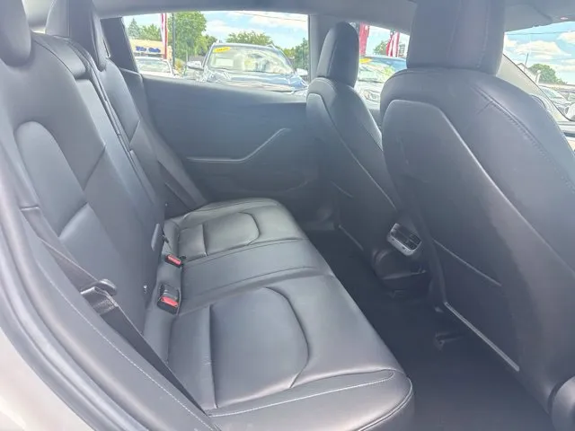 Tesla Model 3 photo 18