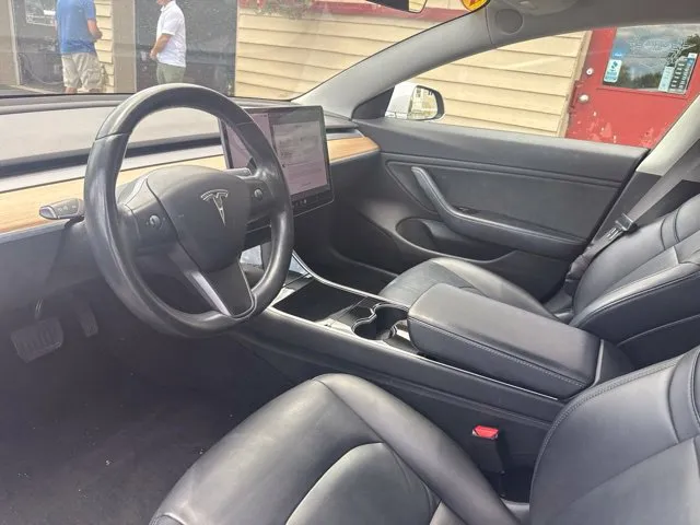 Tesla Model 3 photo 11