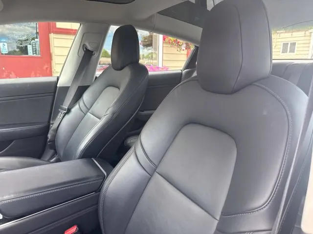 Tesla Model 3 photo 10