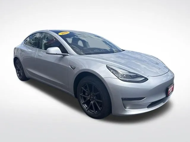 Silver 2018 Tesla Model 3 Long Range for sale in Milwaukee, WI