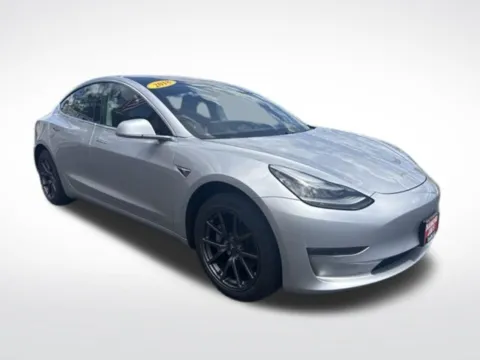 Silver 2018 Tesla Model 3 Long Range for sale in Milwaukee, WI