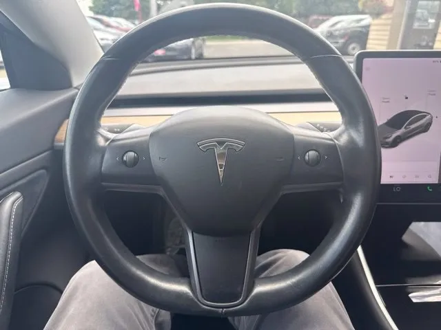 Tesla Model 3 photo 24